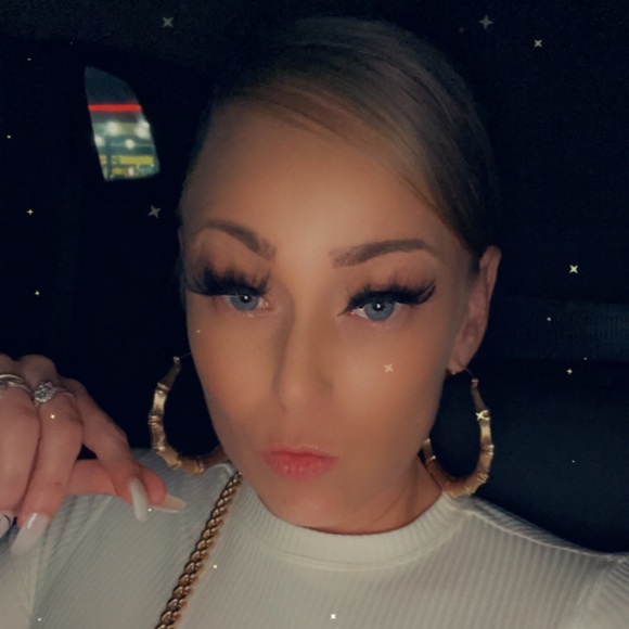 Meet your Posher, Heather - Picture 1 of 1